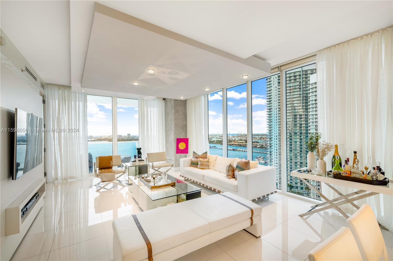PARAMOUNT BAY CONDO - Residential