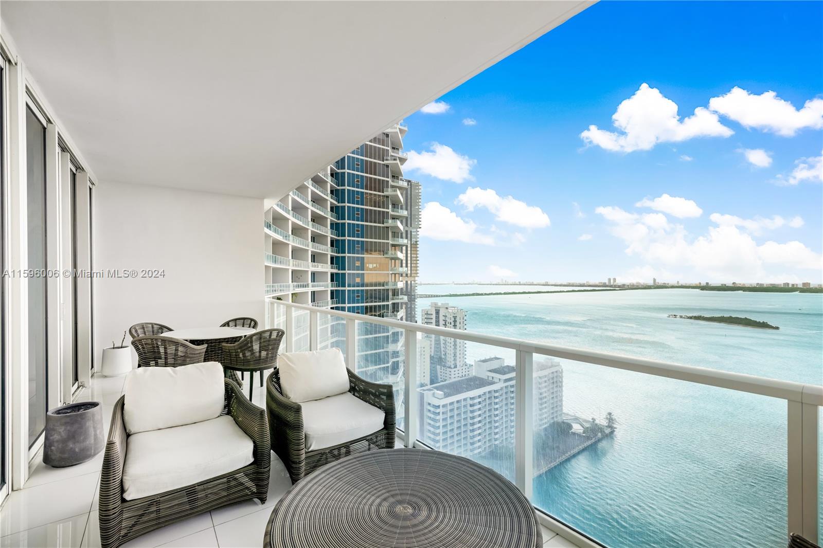 PARAMOUNT BAY CONDO - Residential