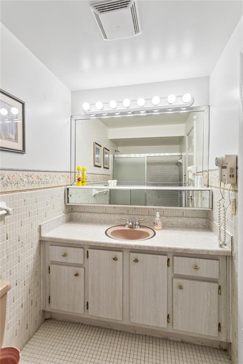 YACHT HARBOR APARTMENTS C - Residential Lease