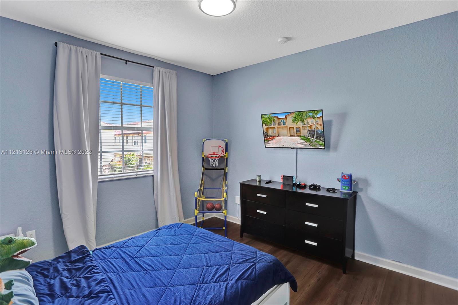 COURTS AT TUSCANY - Residential Lease