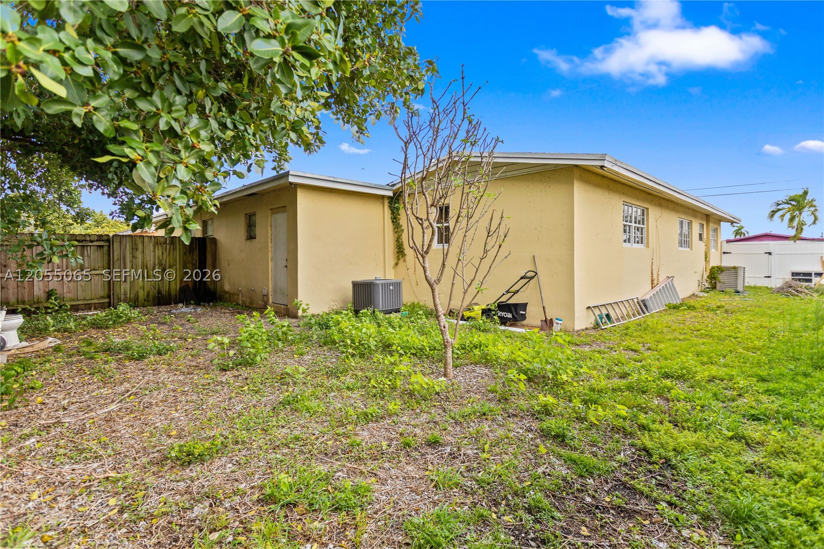 SUNNY LAKE ESTS 1ST ADDN - Residential