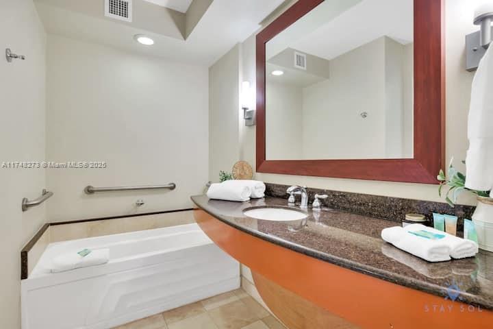 TRUMP INTERNATIONAL SONES - Residential