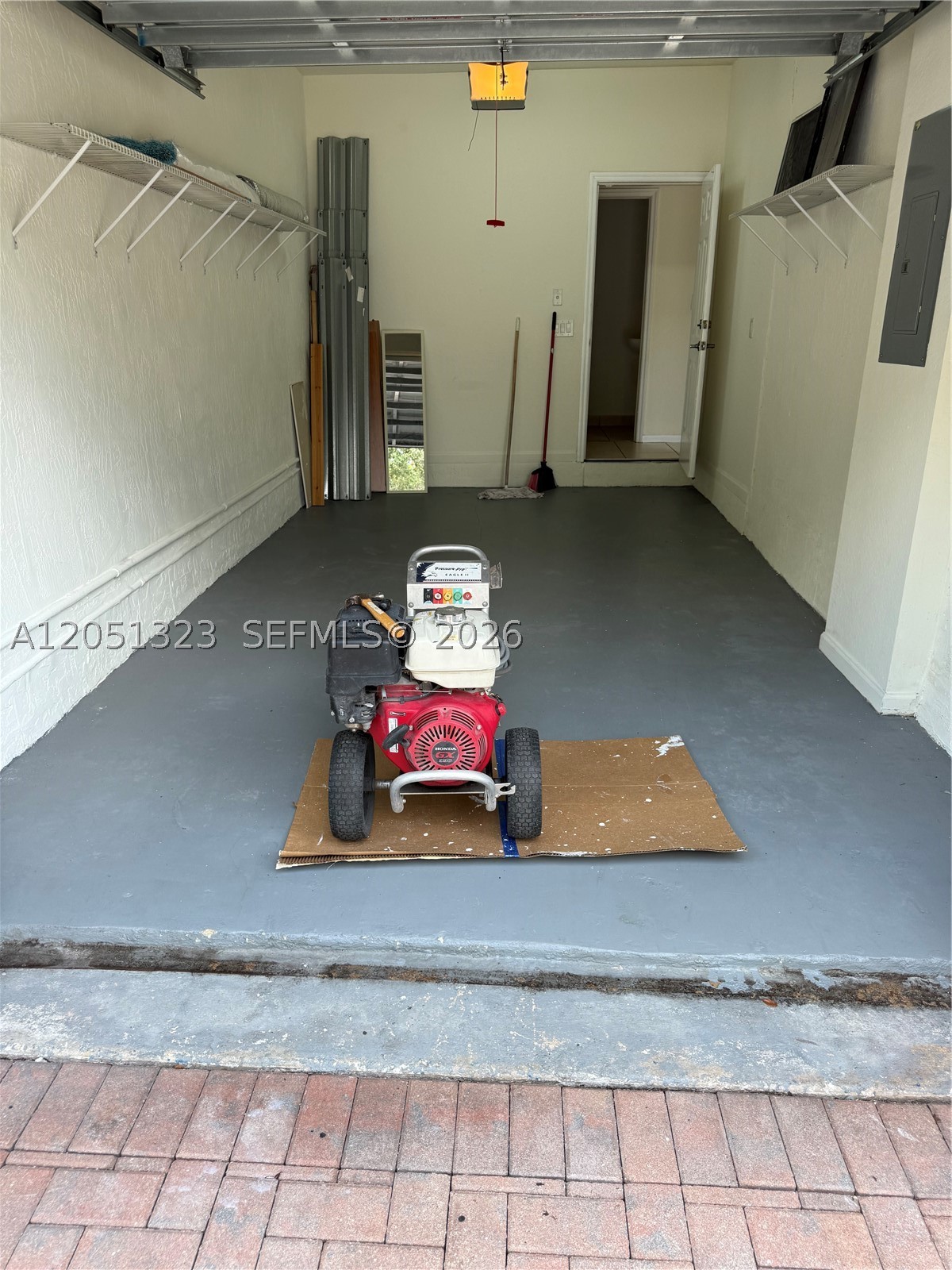AB AT TAMIAMI TRAIL PHASE - Residential Lease
