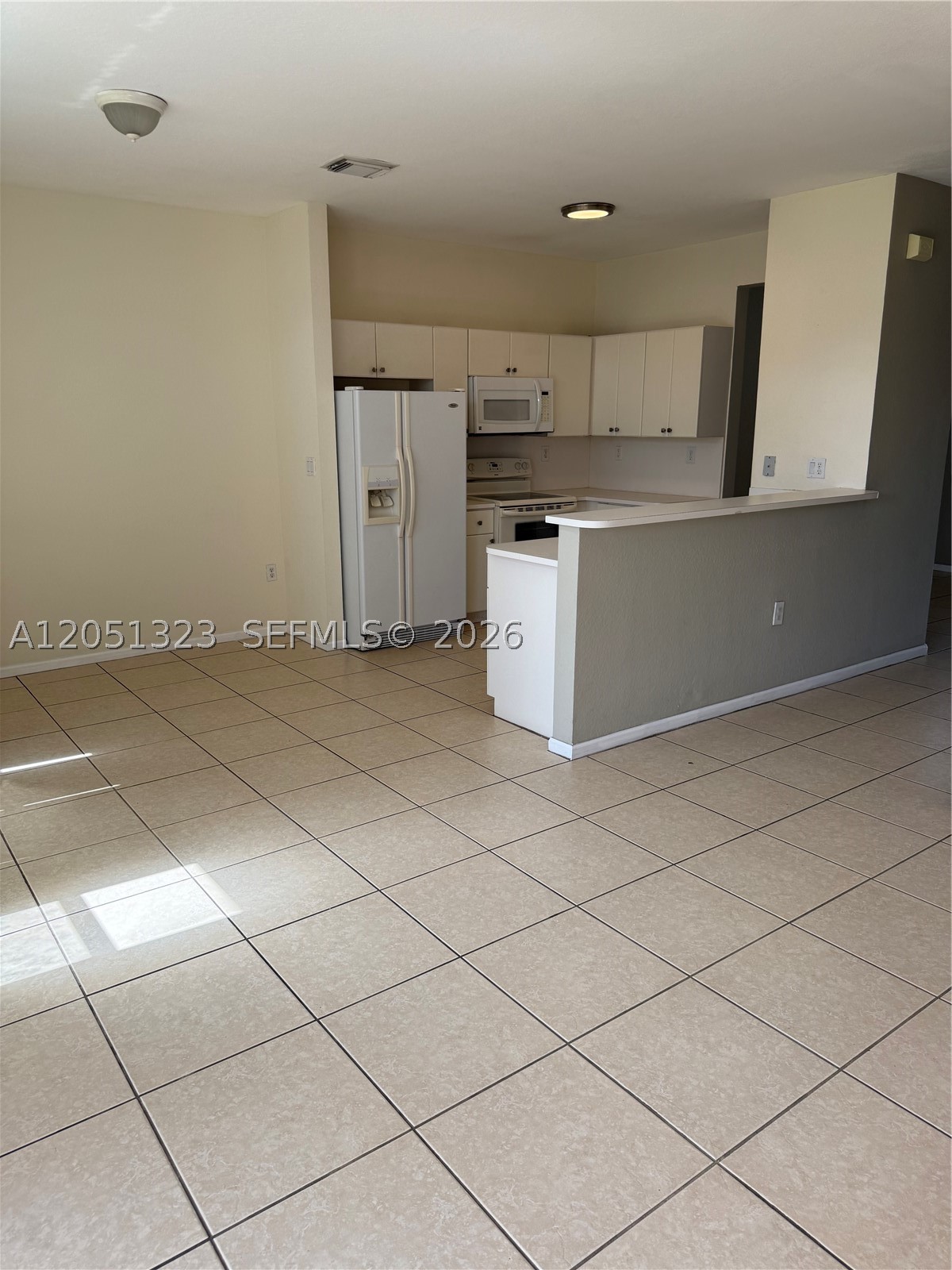 AB AT TAMIAMI TRAIL PHASE - Residential Lease