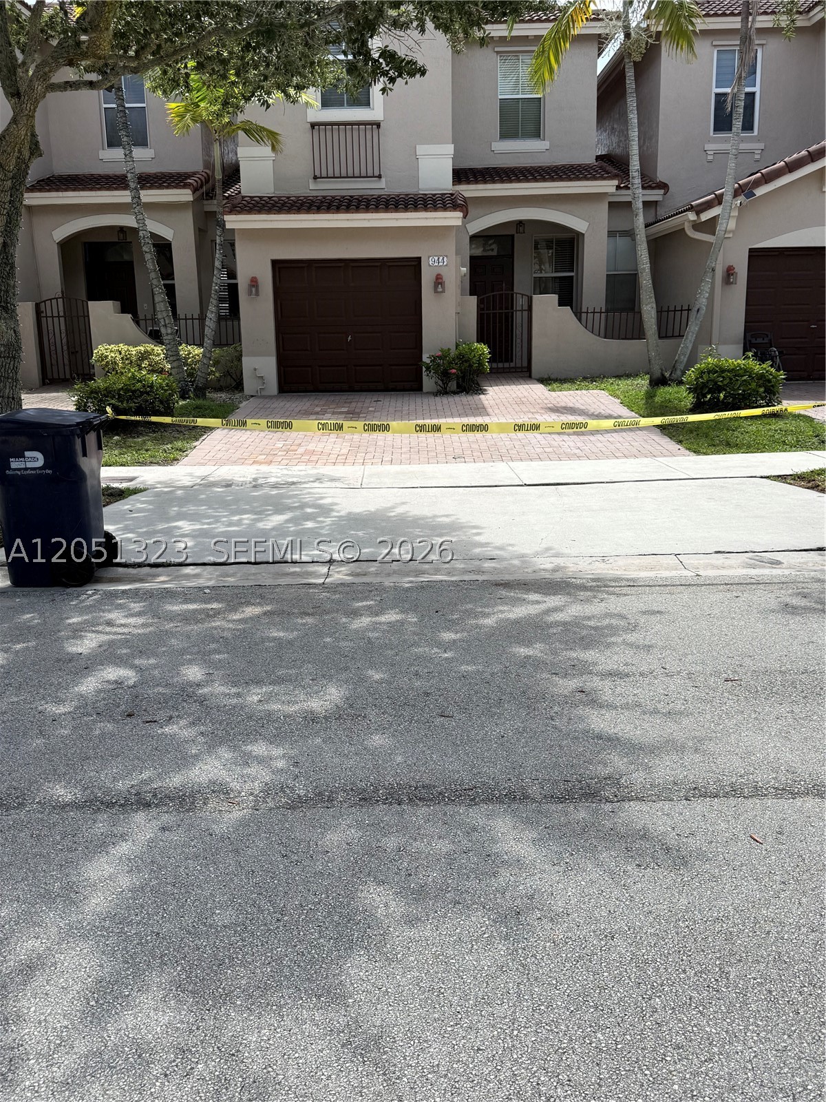 AB AT TAMIAMI TRAIL PHASE - Residential Lease