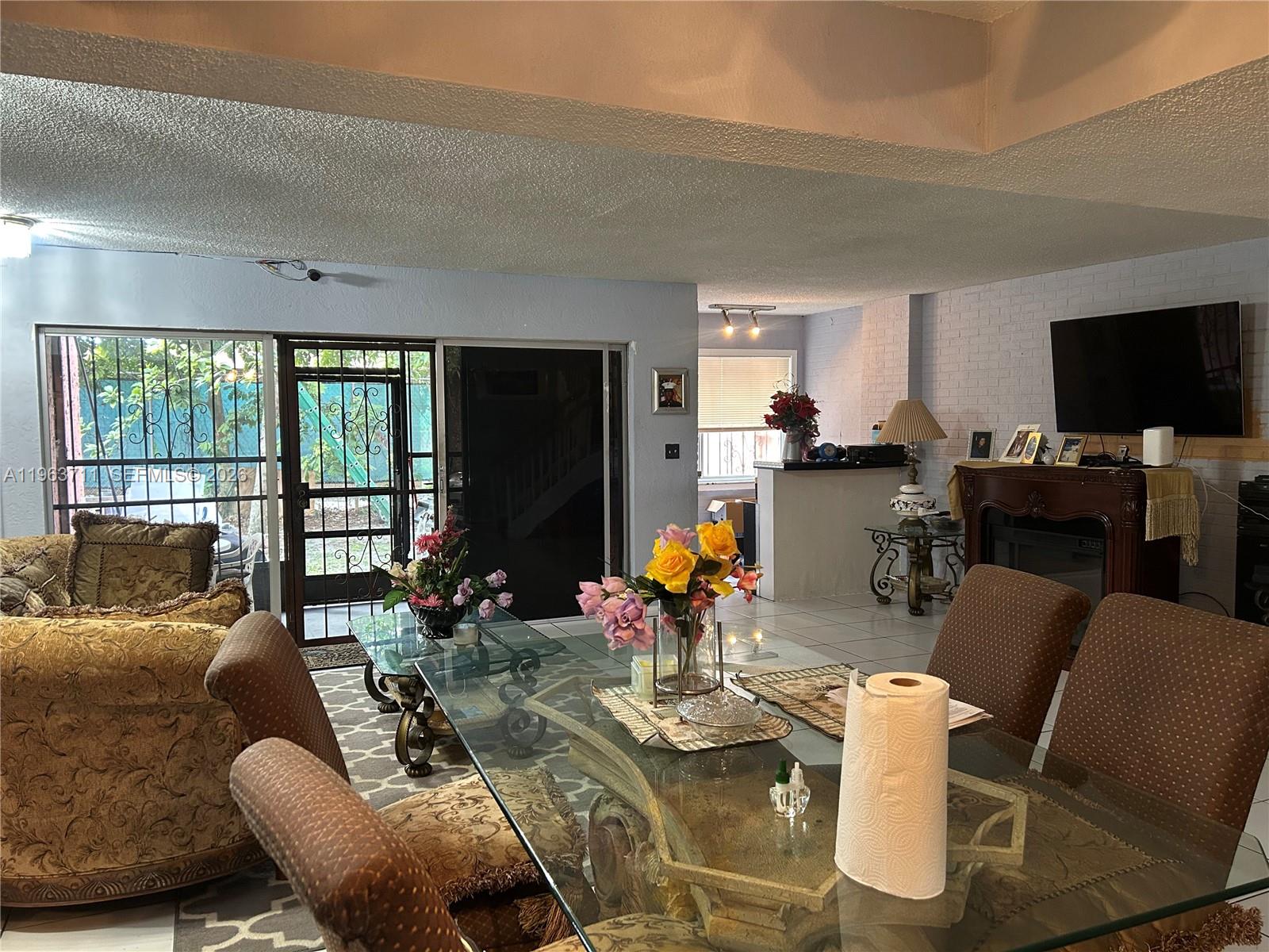 WIMBLEDON TOWNHOUSE I-13 - Residential