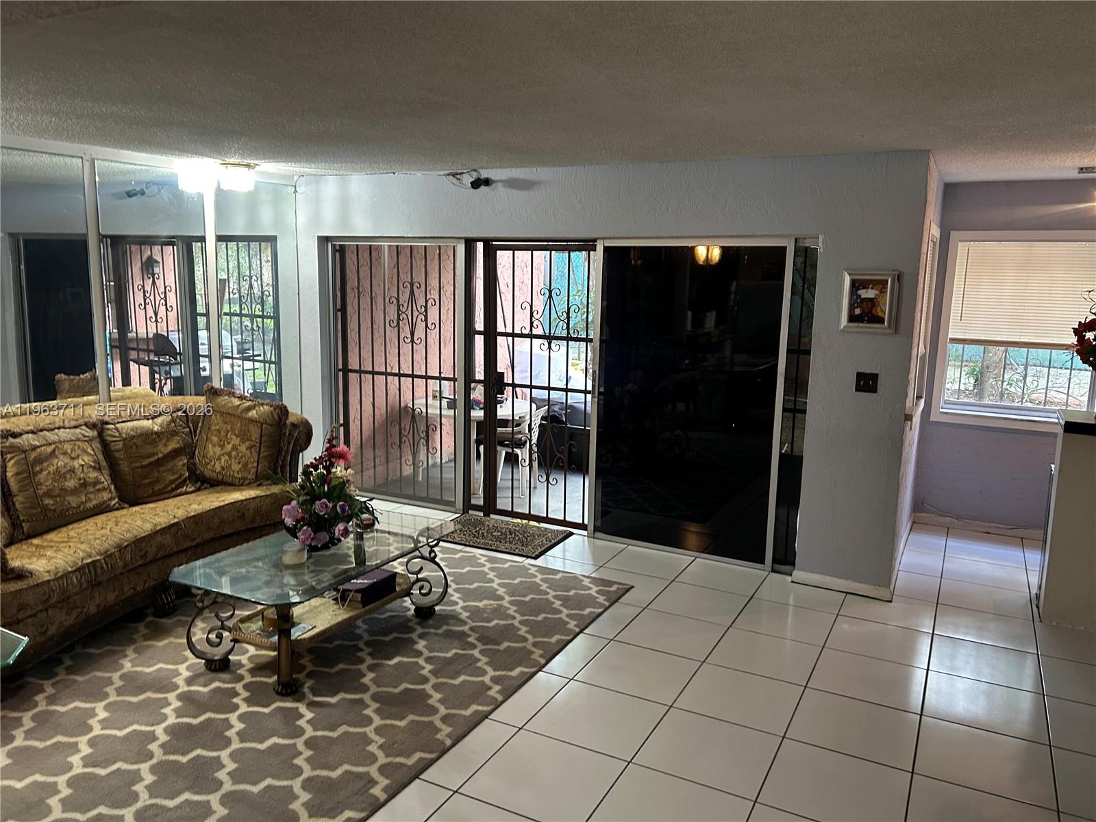 WIMBLEDON TOWNHOUSE I-13 - Residential