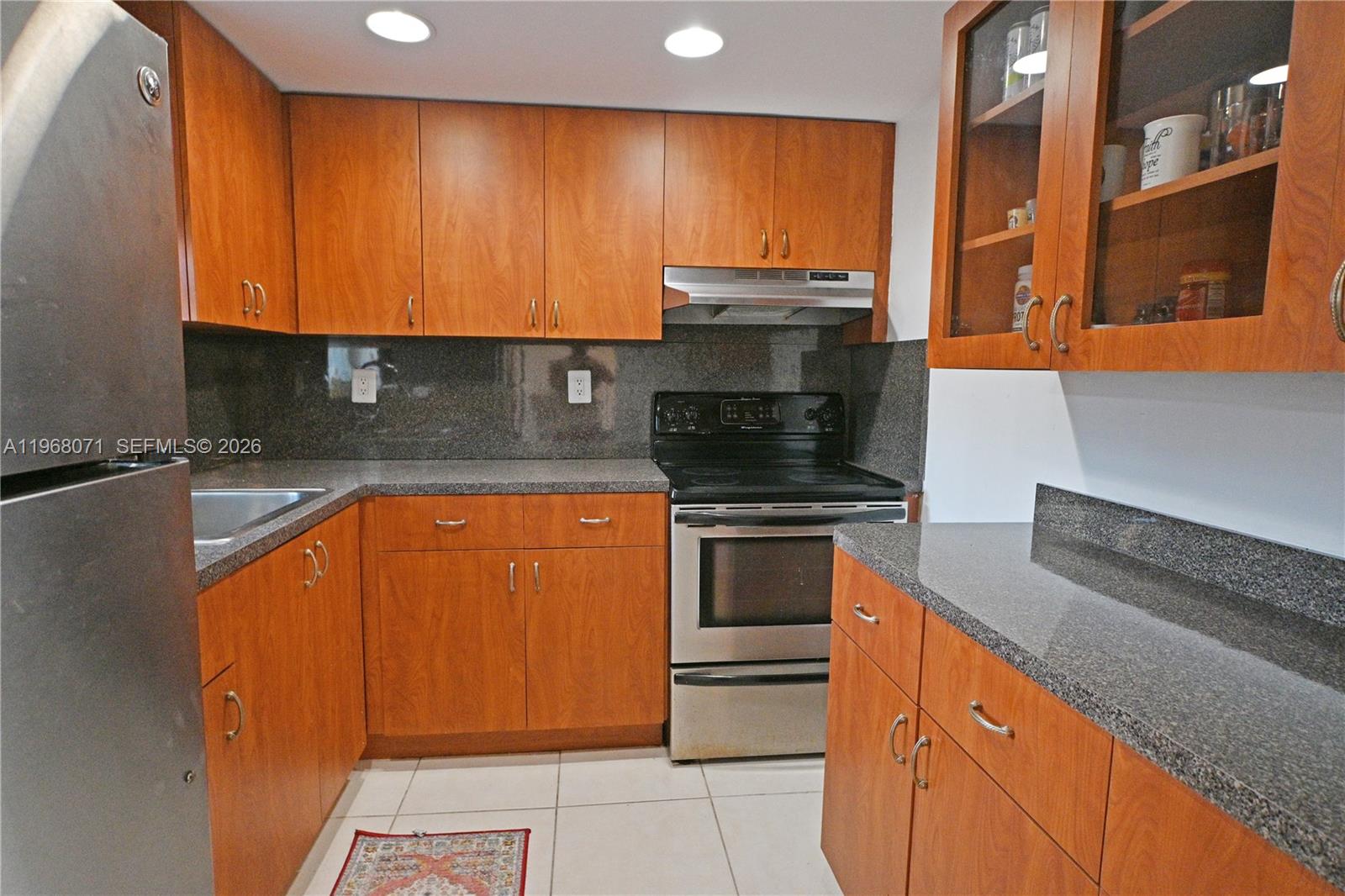LENOX VIEW CONDOMINIUM - Residential