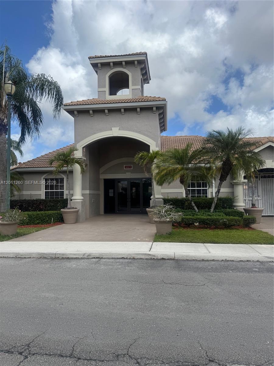 GREAT FOR INVESTORS!!!! CAN BE RENTED IMMEDIATELY, BEAUTIFUL 3/2, NICE BALCONY WITH STORAGE, KITCHEN HAS STAINLESS STEEL APPLIANCES AND GRANITE COUNTER TOP, WASHER AND DRYER IN THE UNIT, ALL TILED, GORGEOUS LAKE TO WALK THE AFTERNOONS, NICE CLUB HOUSE WITH LOSTS OF AMENITIES, CLOSE TO SHOPPING PLAZAS, GREAT A SCHOOLS, 650 CREDIT SCORE BY ASSOCIATION REQUEST