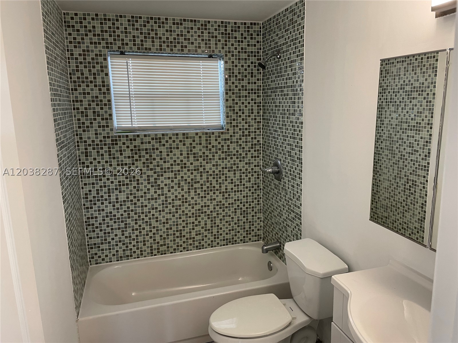 FLORIDIAN ARMS CONDO - Residential Lease