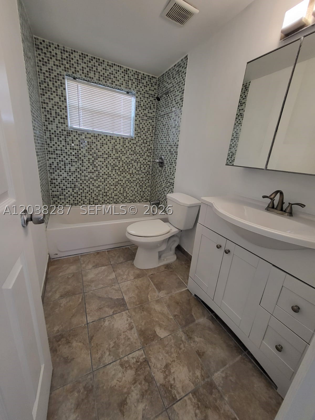 FLORIDIAN ARMS CONDO - Residential Lease