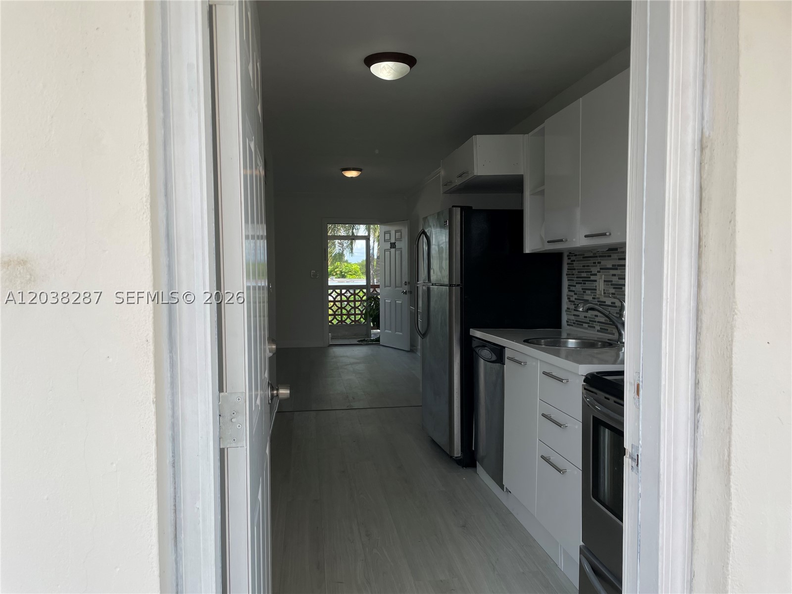 FLORIDIAN ARMS CONDO - Residential Lease