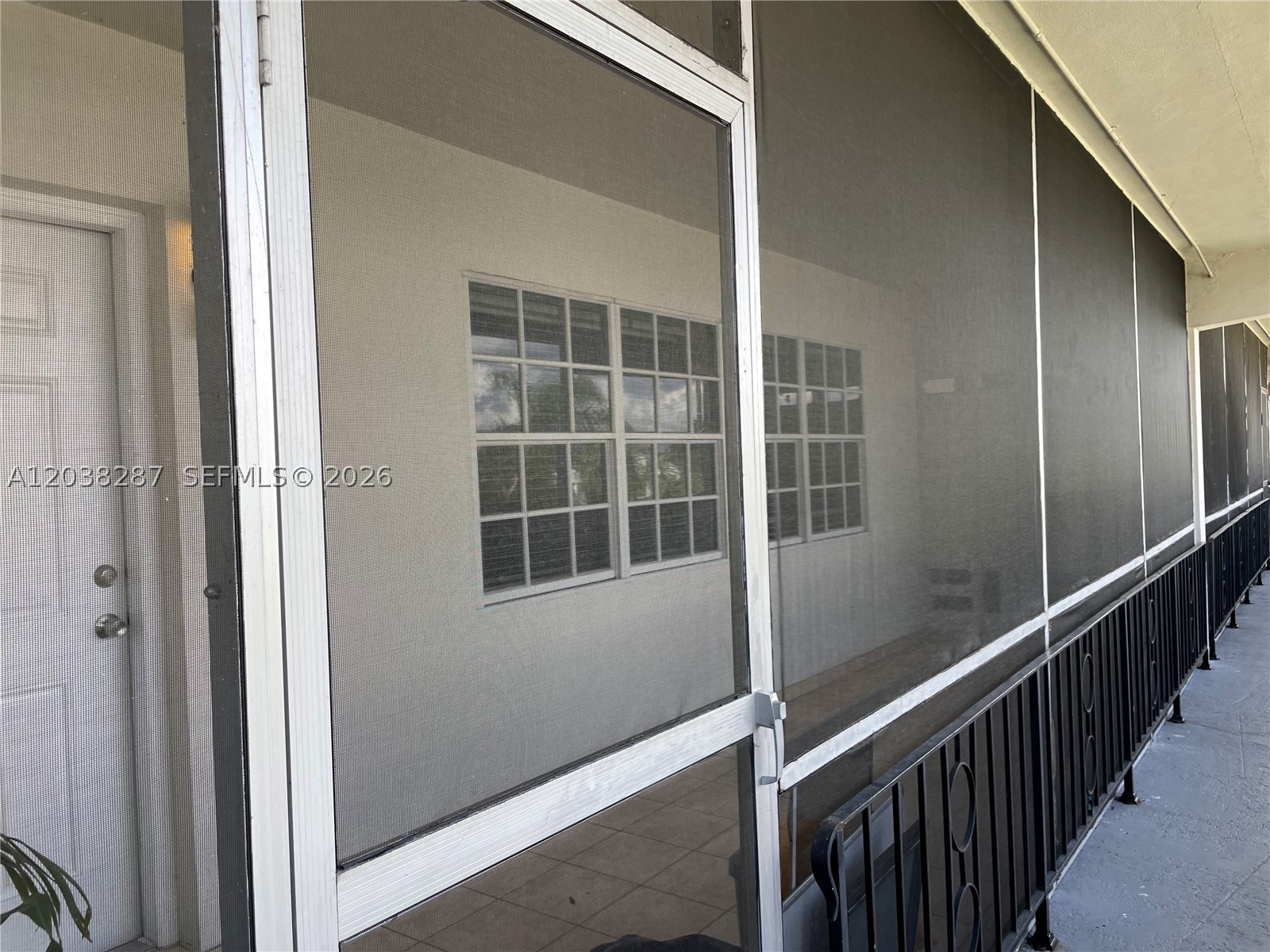 FLORIDIAN ARMS CONDO - Residential Lease