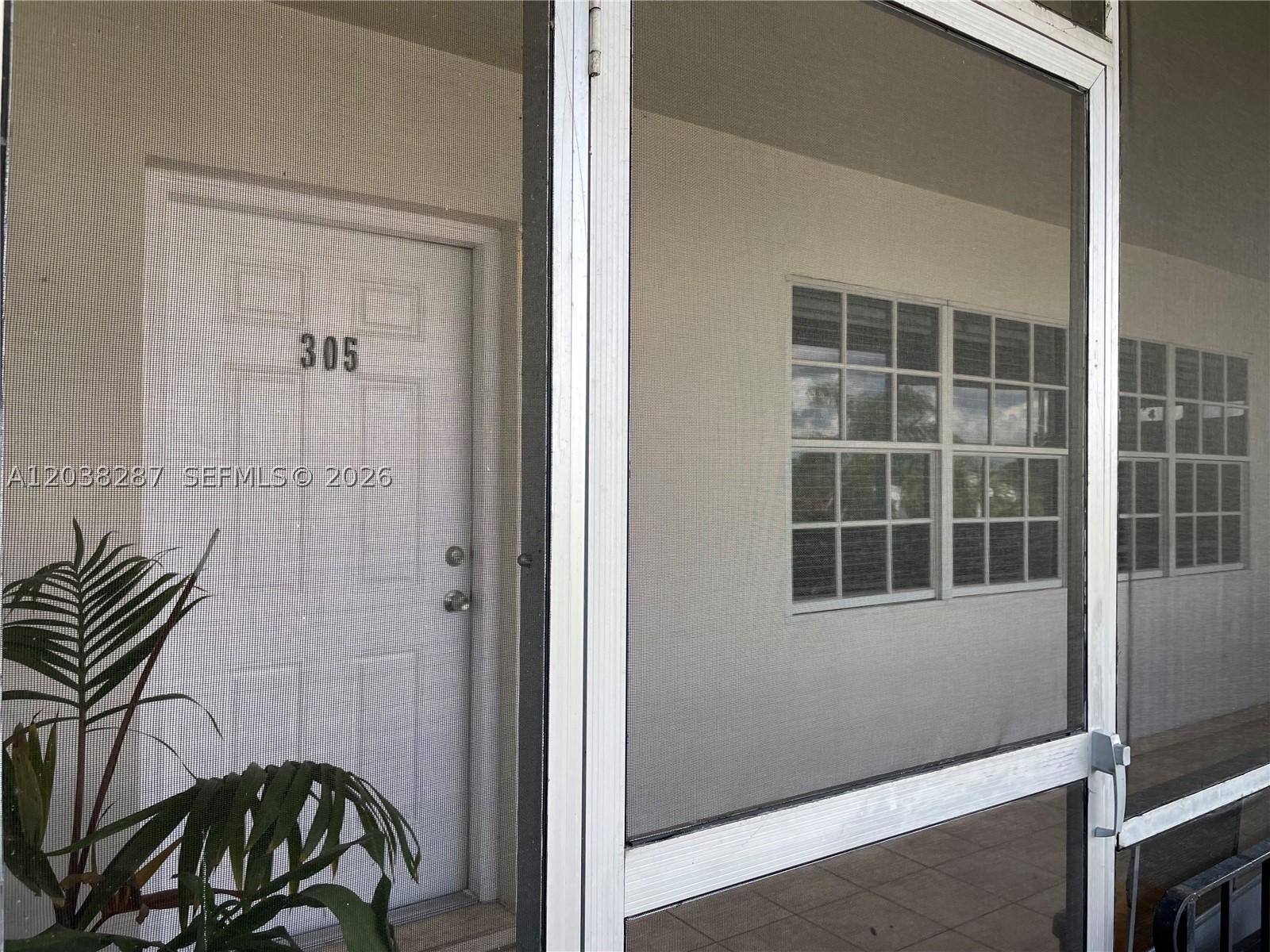 FLORIDIAN ARMS CONDO - Residential Lease