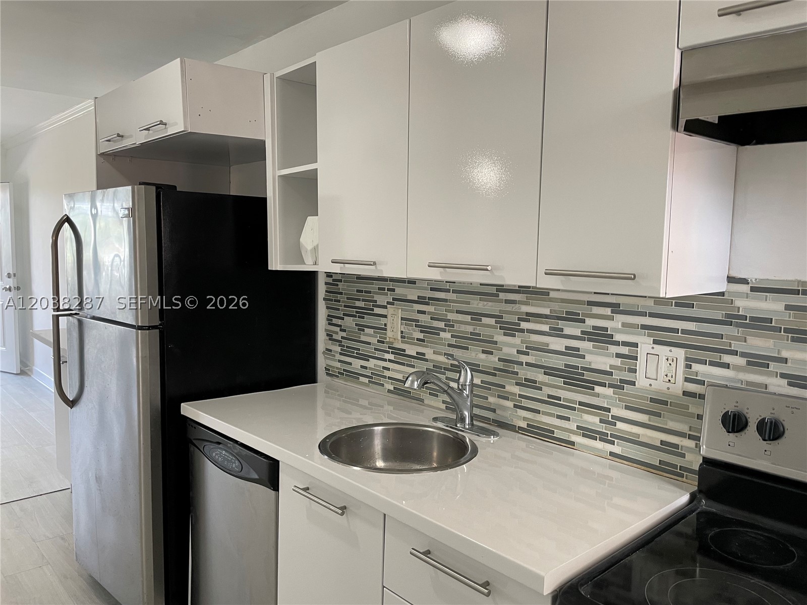 FLORIDIAN ARMS CONDO - Residential Lease