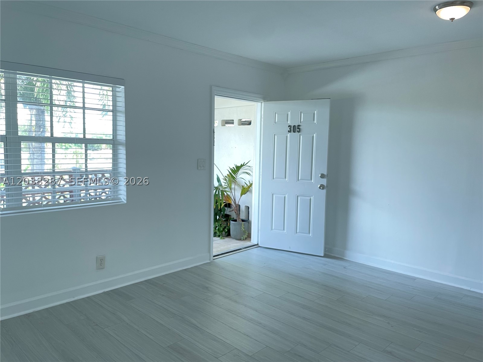 FLORIDIAN ARMS CONDO - Residential Lease