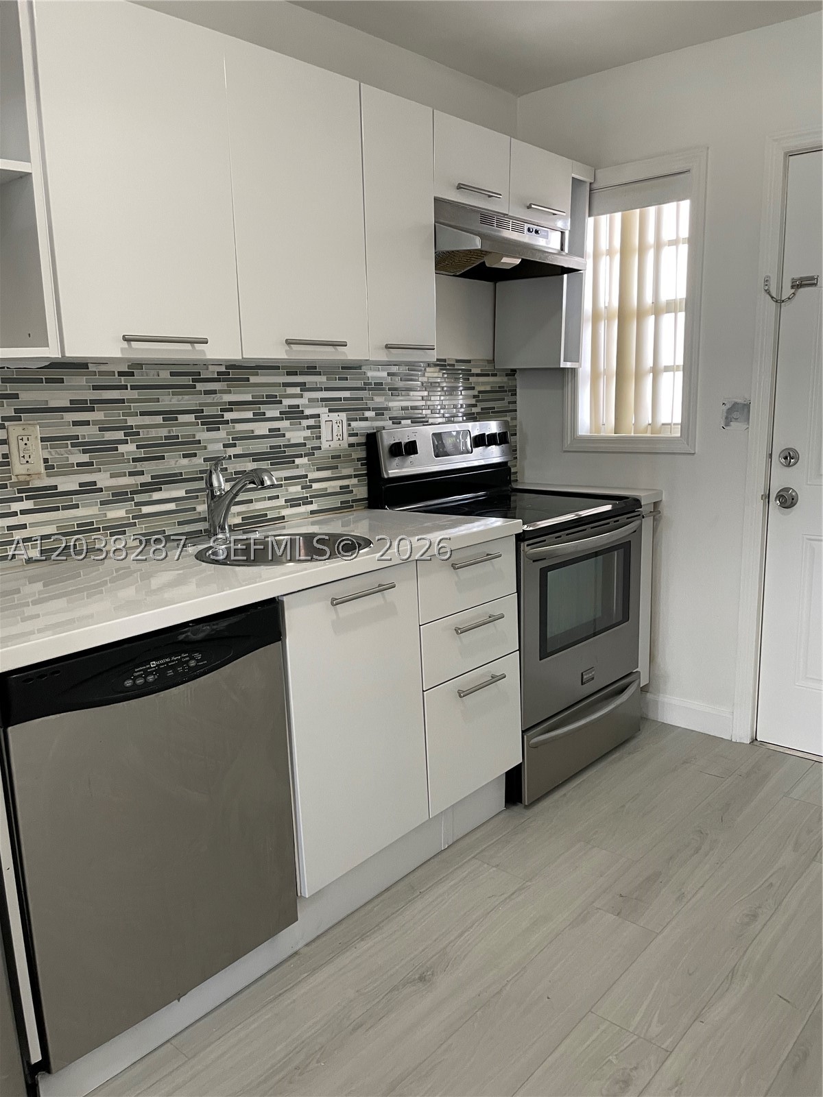 FLORIDIAN ARMS CONDO - Residential Lease