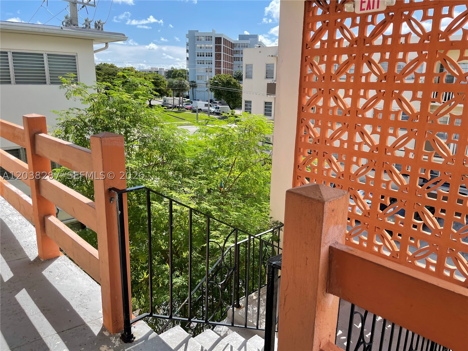 FLORIDIAN ARMS CONDO - Residential Lease