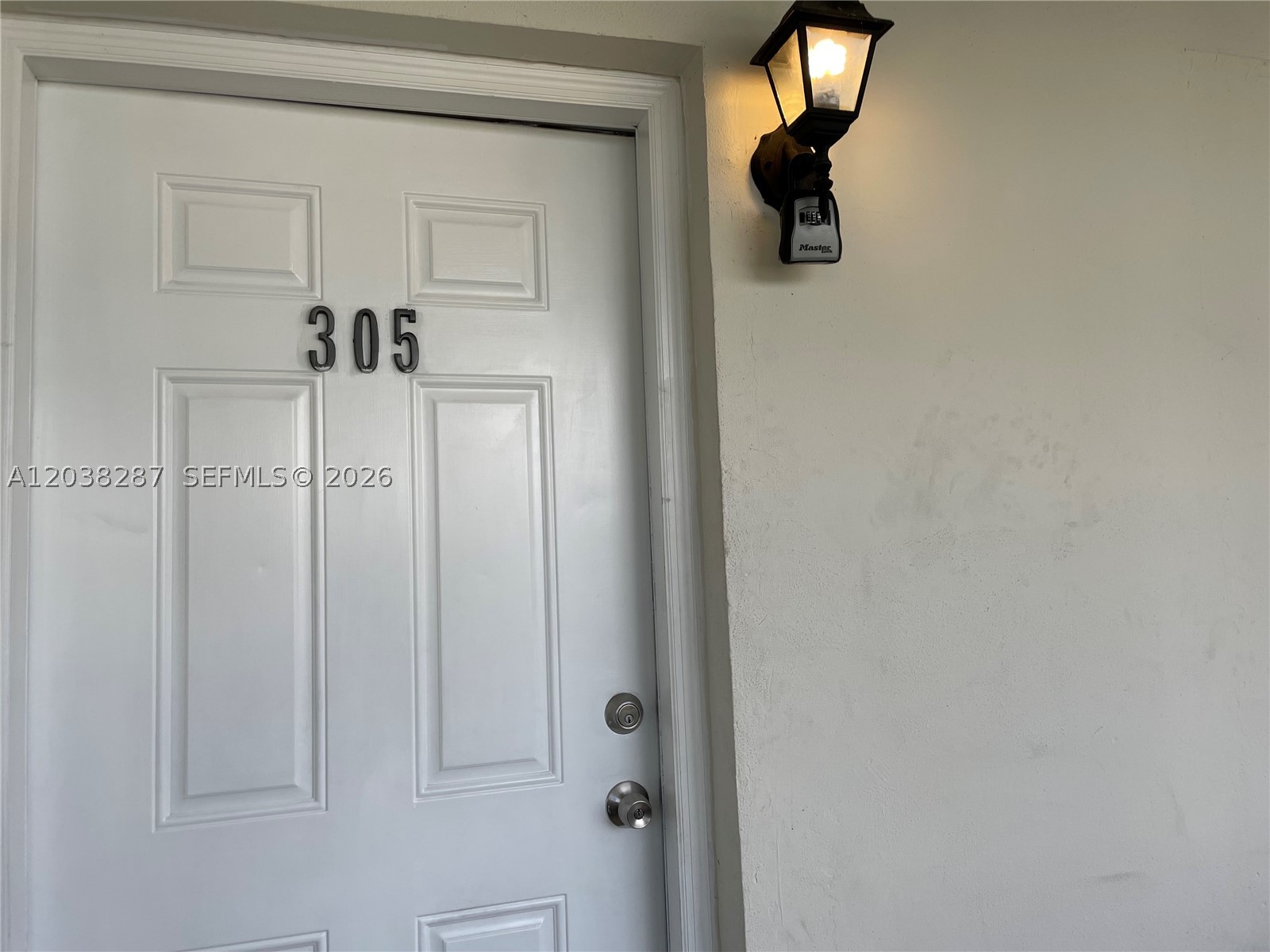 FLORIDIAN ARMS CONDO - Residential Lease