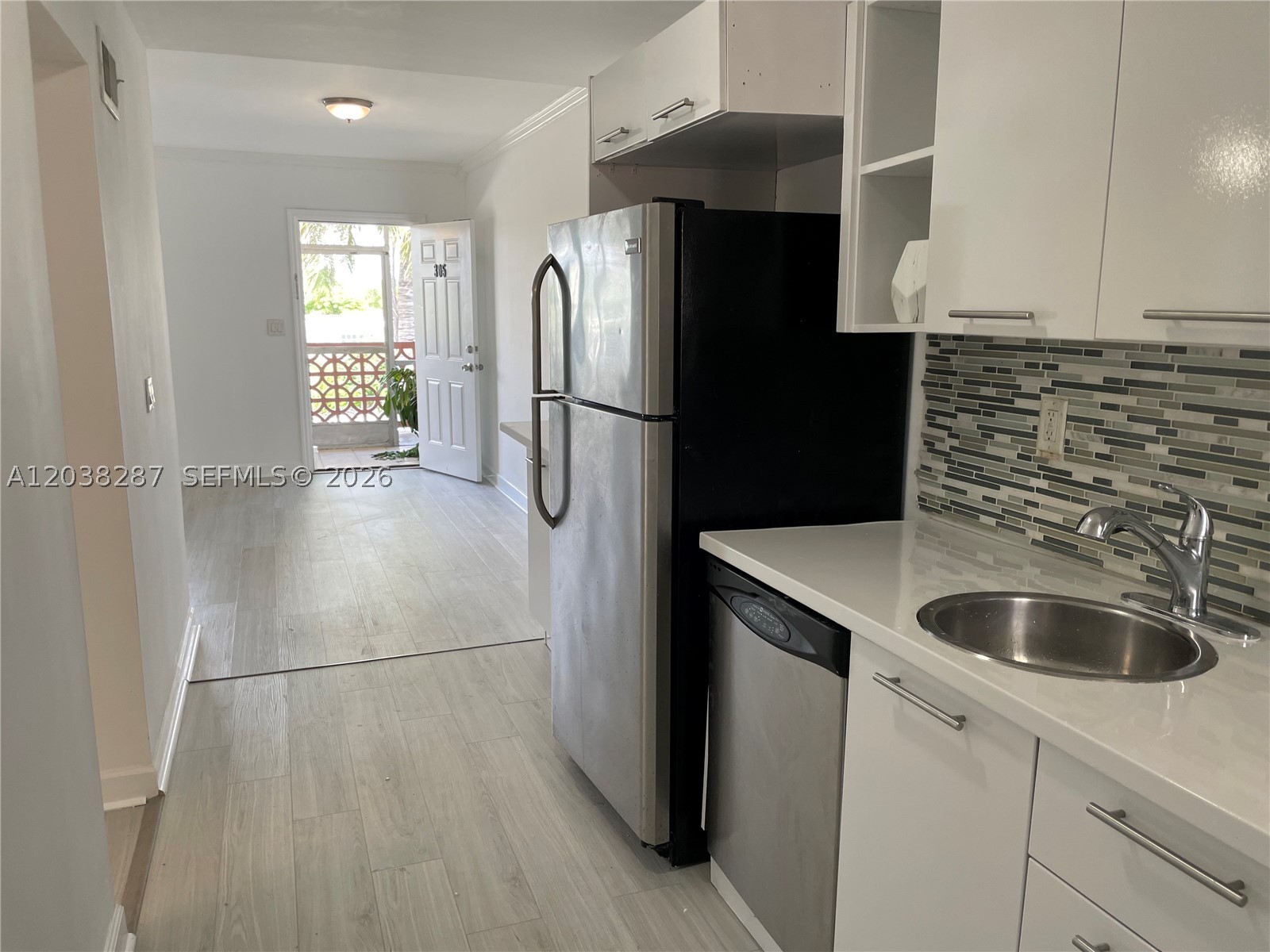 FLORIDIAN ARMS CONDO - Residential Lease