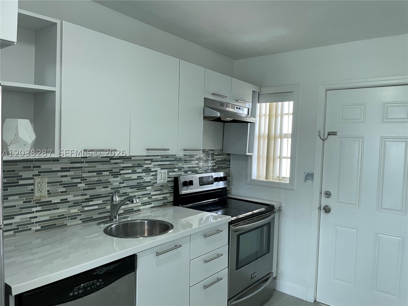 FLORIDIAN ARMS CONDO - Residential Lease