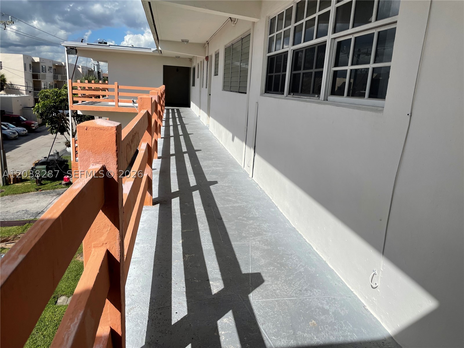 FLORIDIAN ARMS CONDO - Residential Lease