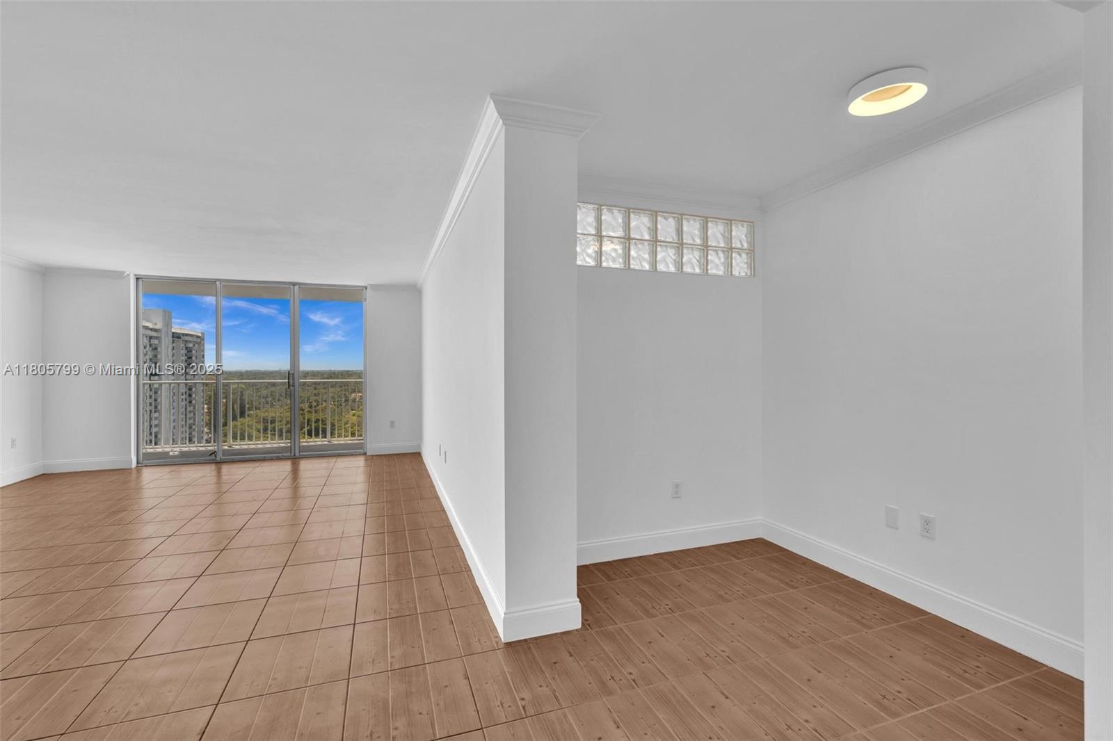 ADMIRALS PORT CONDO - WEST - Residential