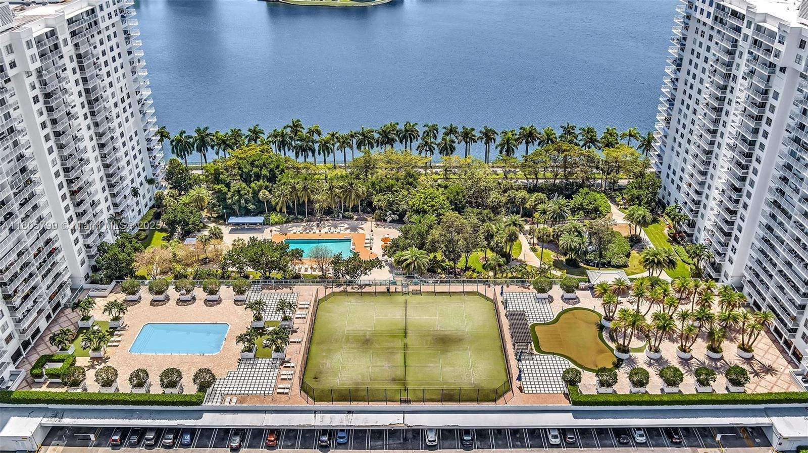 ADMIRALS PORT CONDO - WEST - Residential