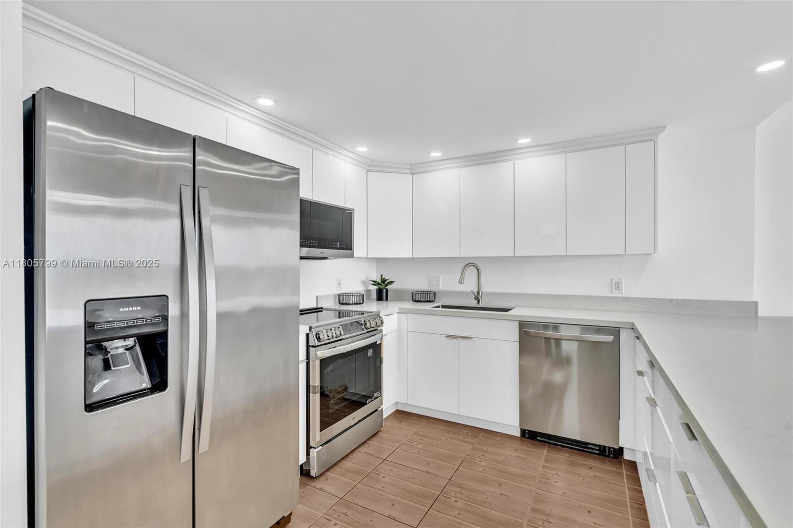 ADMIRALS PORT CONDO - WEST - Residential