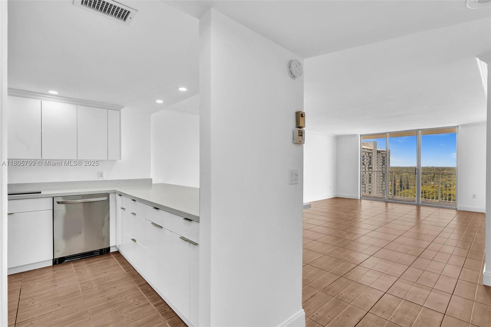 ADMIRALS PORT CONDO - WEST - Residential