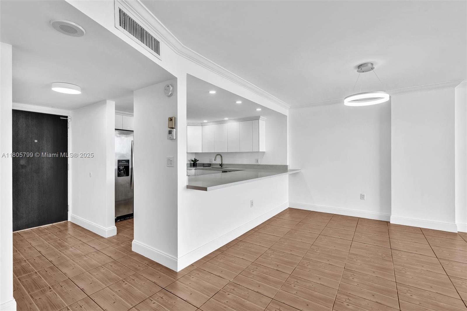 ADMIRALS PORT CONDO - WEST - Residential
