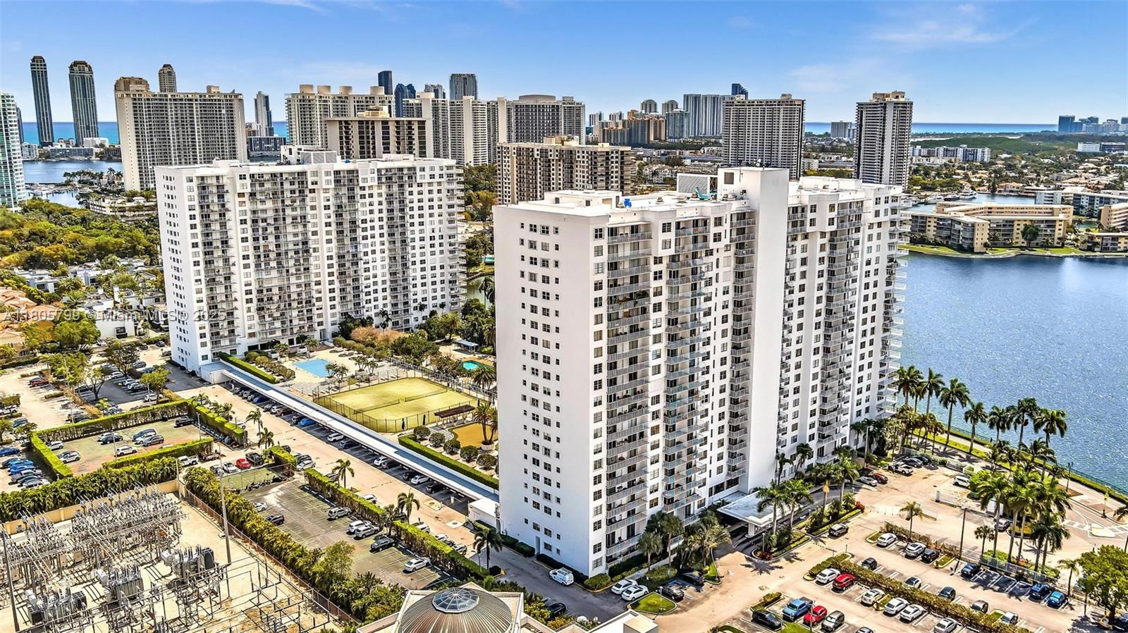 ADMIRALS PORT CONDO - WEST - Residential