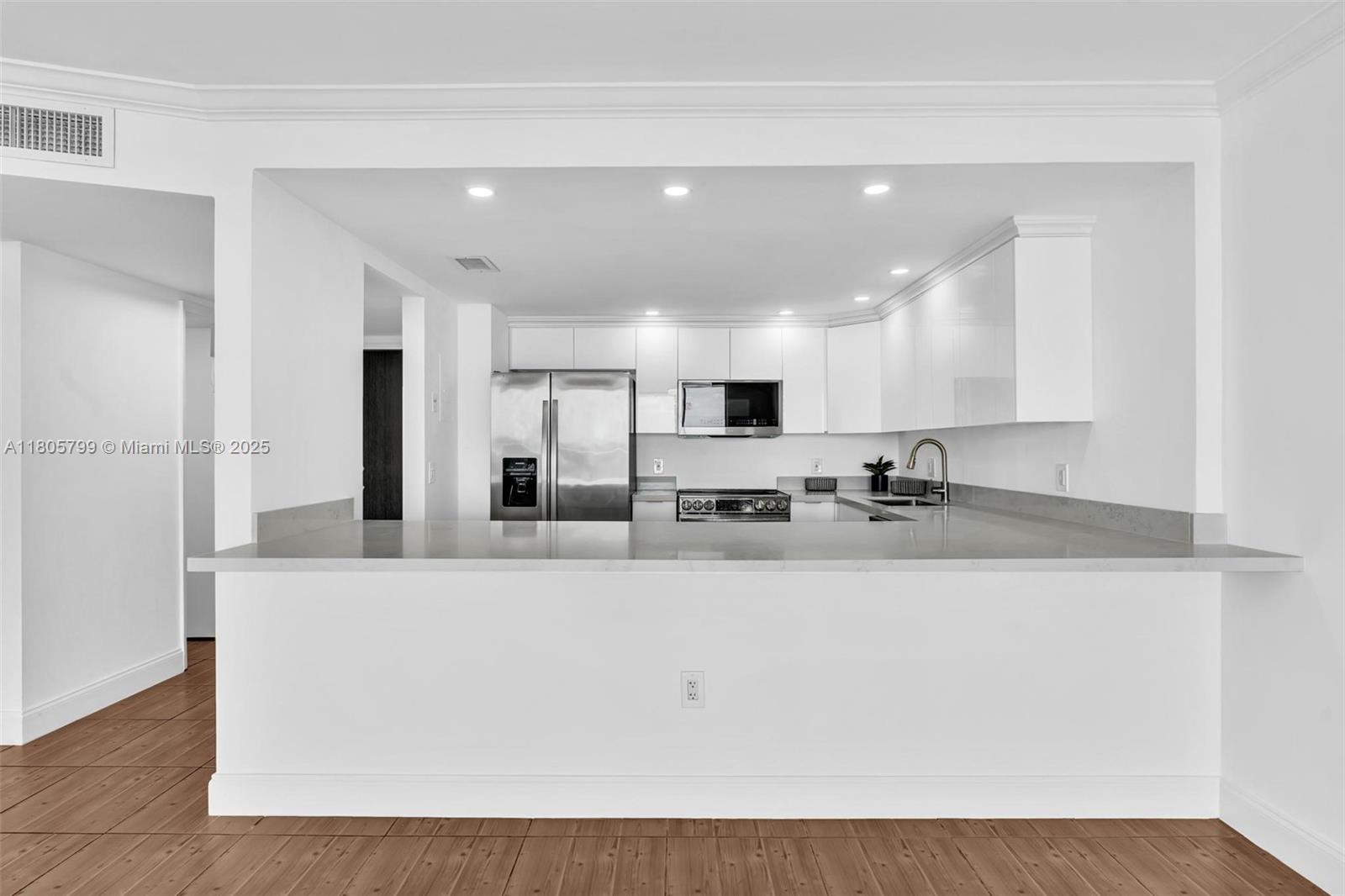 ADMIRALS PORT CONDO - WEST - Residential