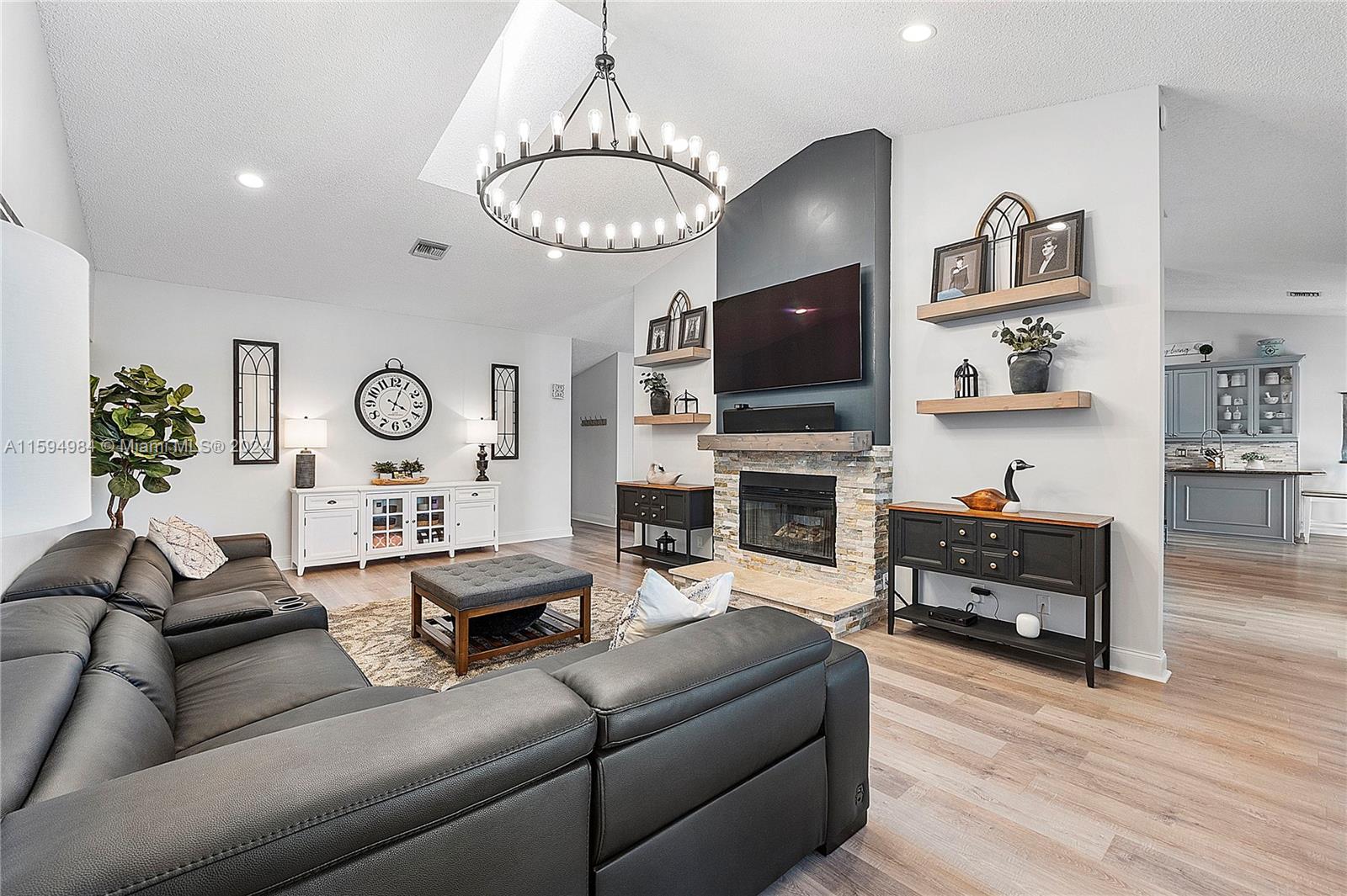 PINE RIDGE - Residential