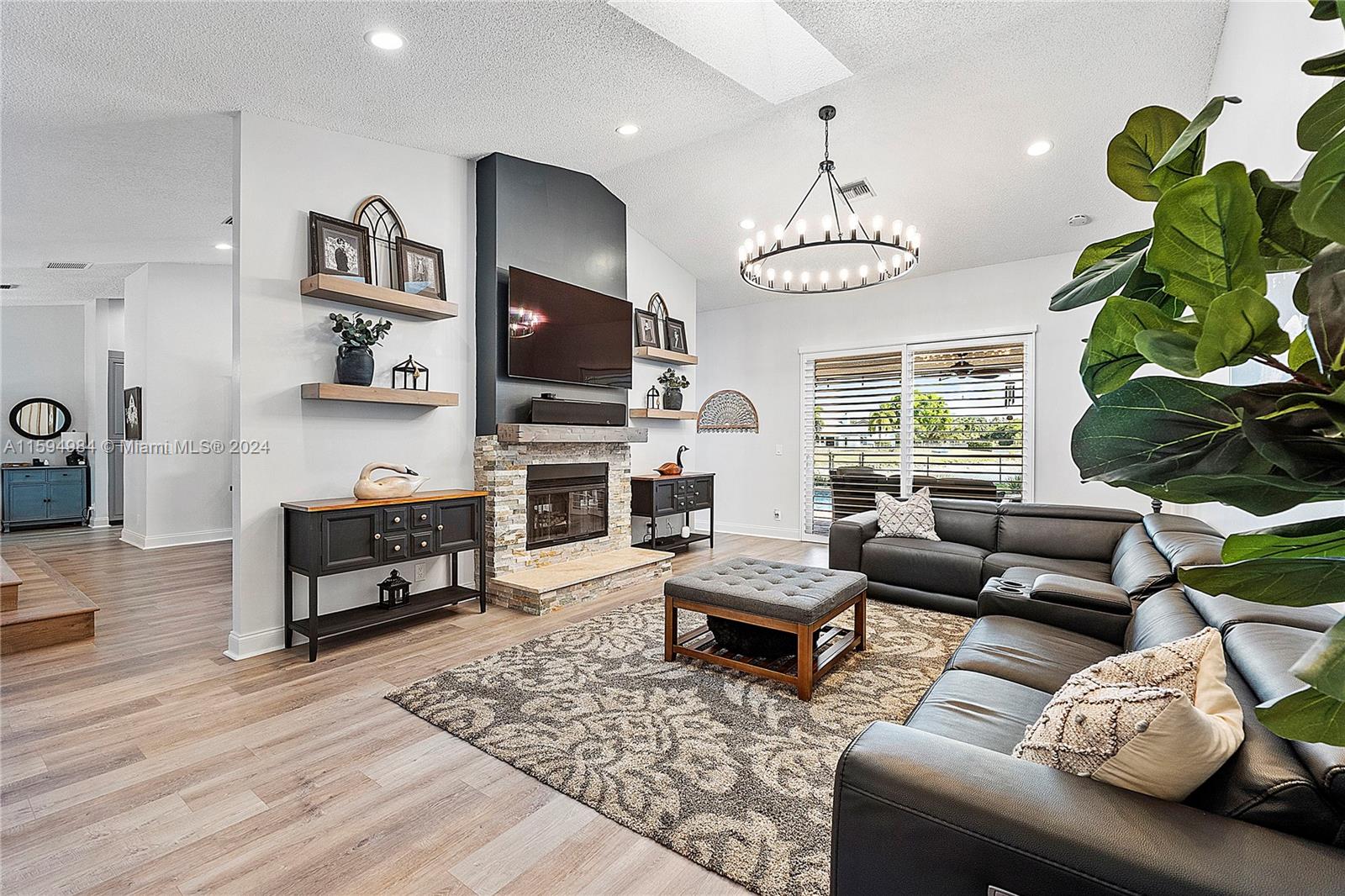 PINE RIDGE - Residential