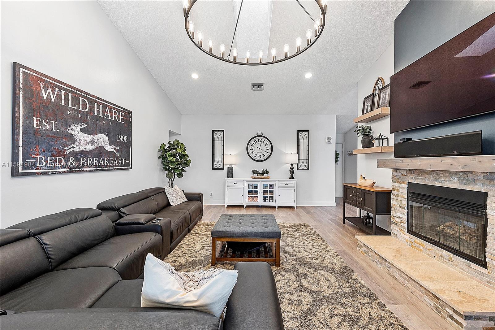 PINE RIDGE - Residential