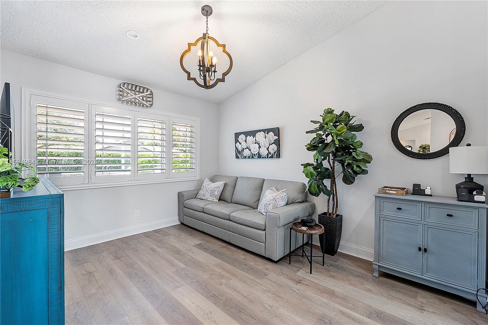 PINE RIDGE - Residential