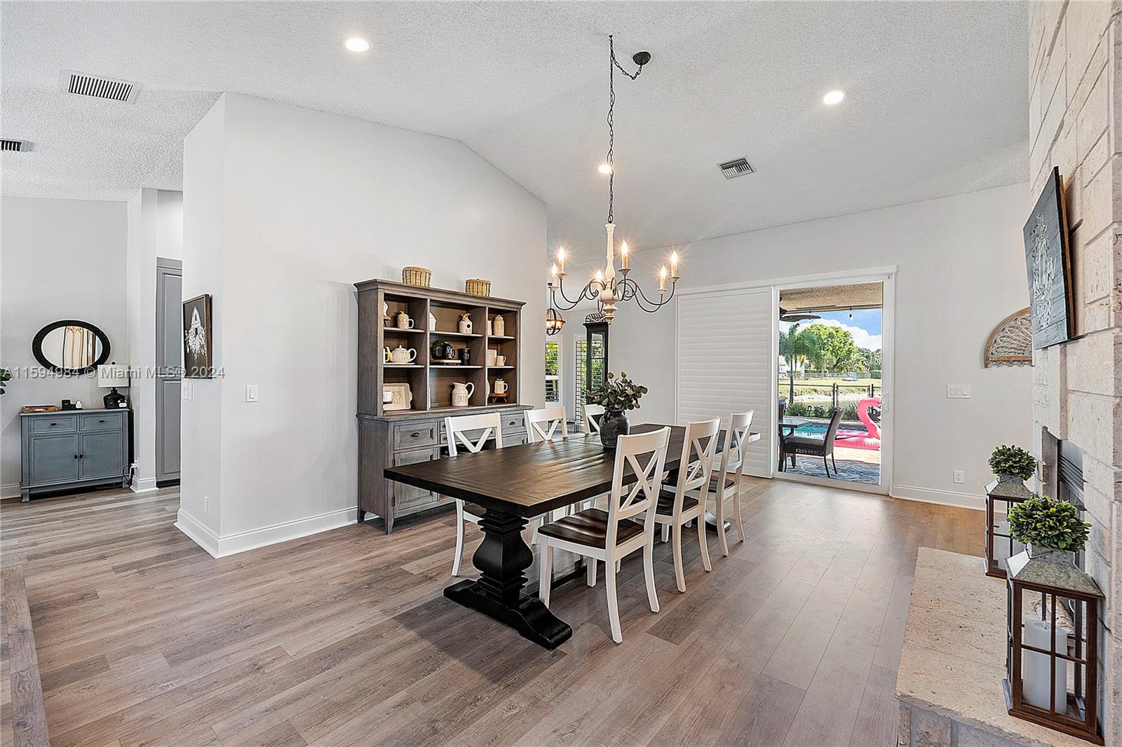 PINE RIDGE - Residential