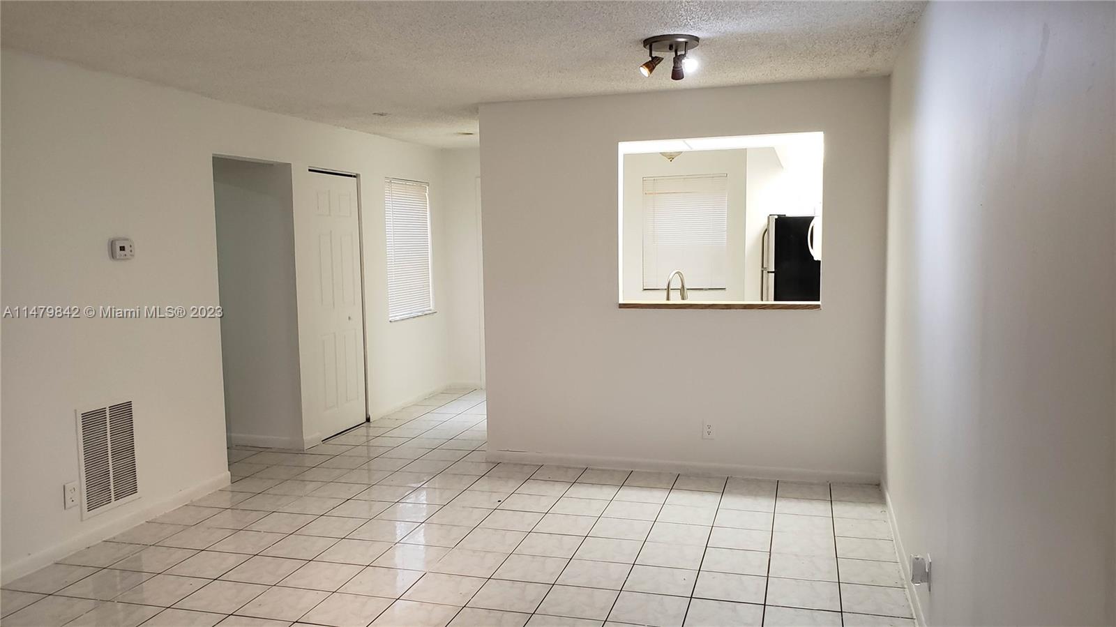 CIRCLE VILLAS (THE) CONDO - Residential