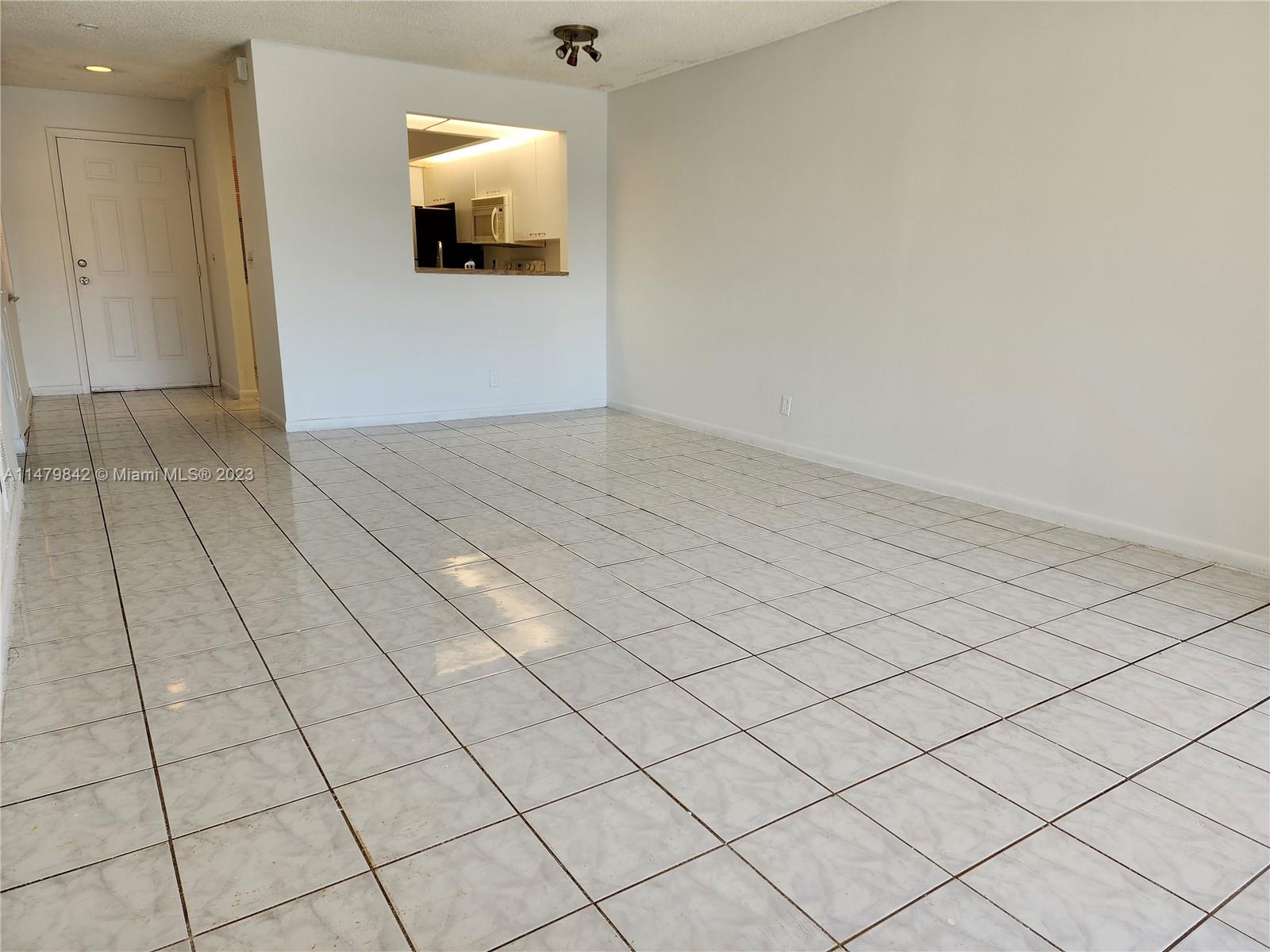 CIRCLE VILLAS (THE) CONDO - Residential