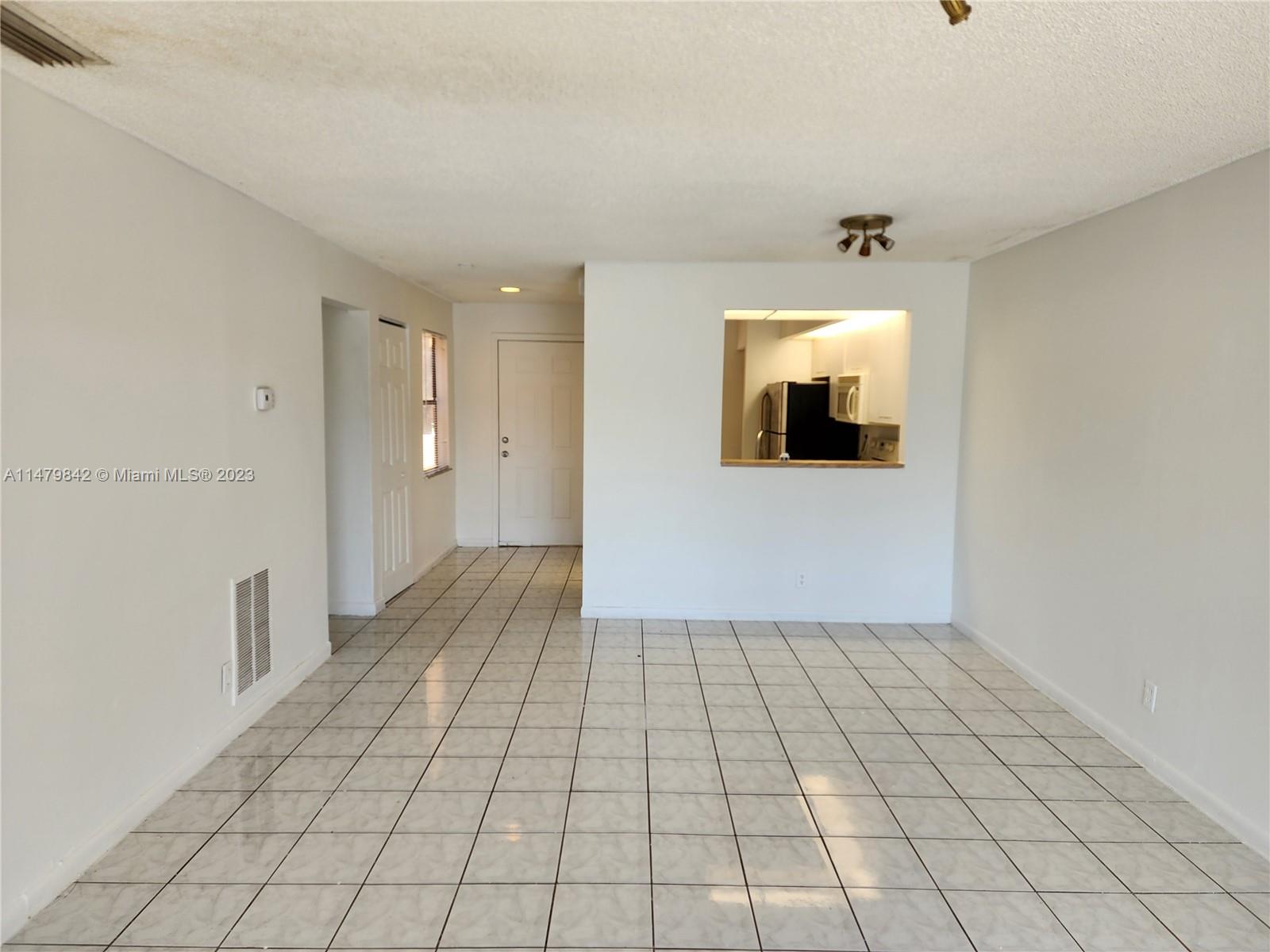 CIRCLE VILLAS (THE) CONDO - Residential