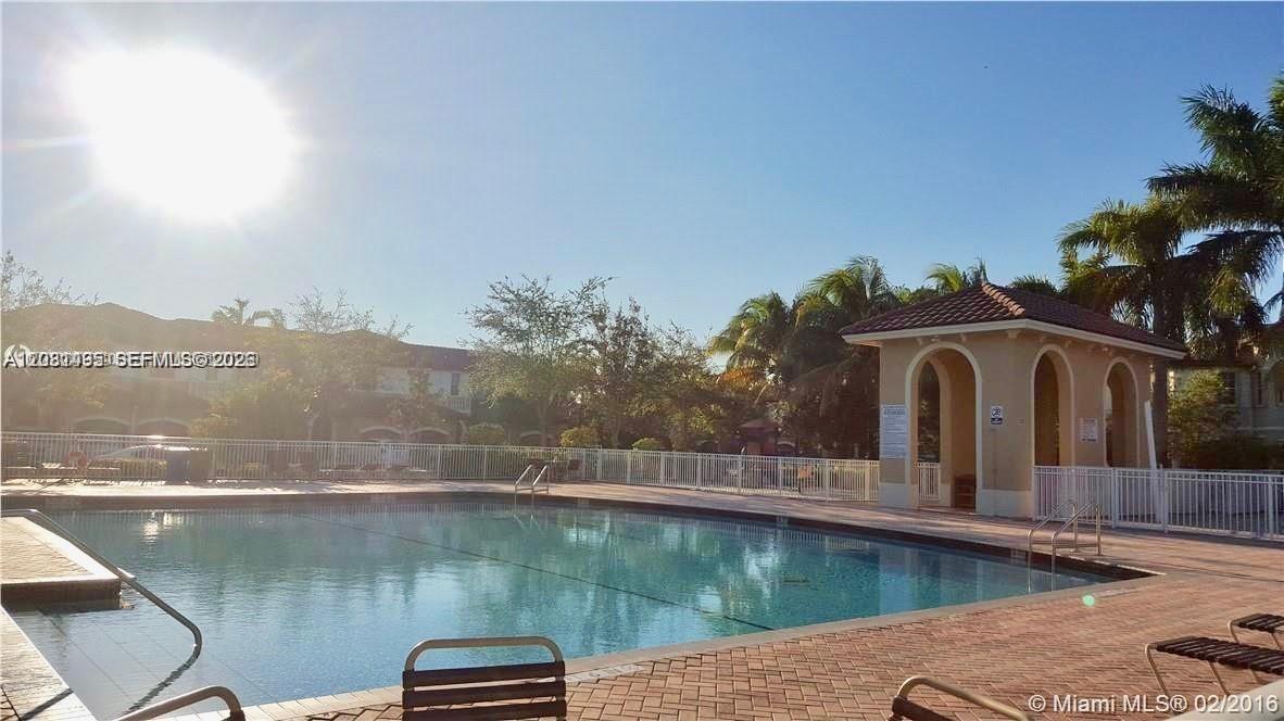 LAS TERRAZAS AT VIZCAYA C - Residential