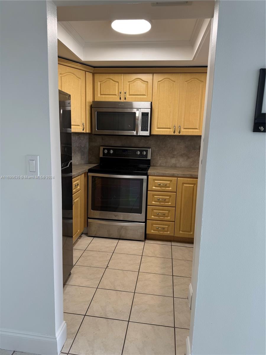 LAS BRISAS@ COUNTRY CLUB - Residential Lease