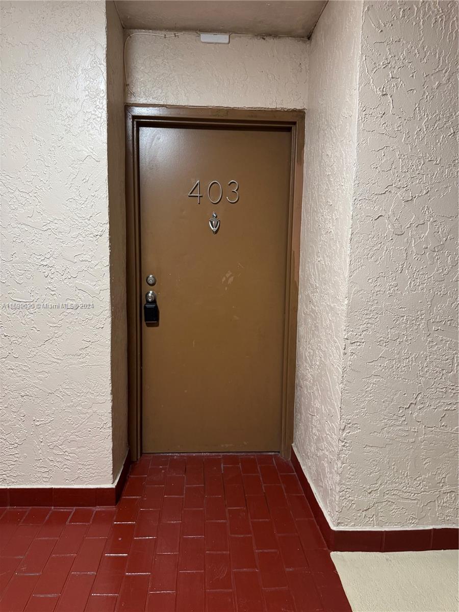 LAS BRISAS@ COUNTRY CLUB - Residential Lease