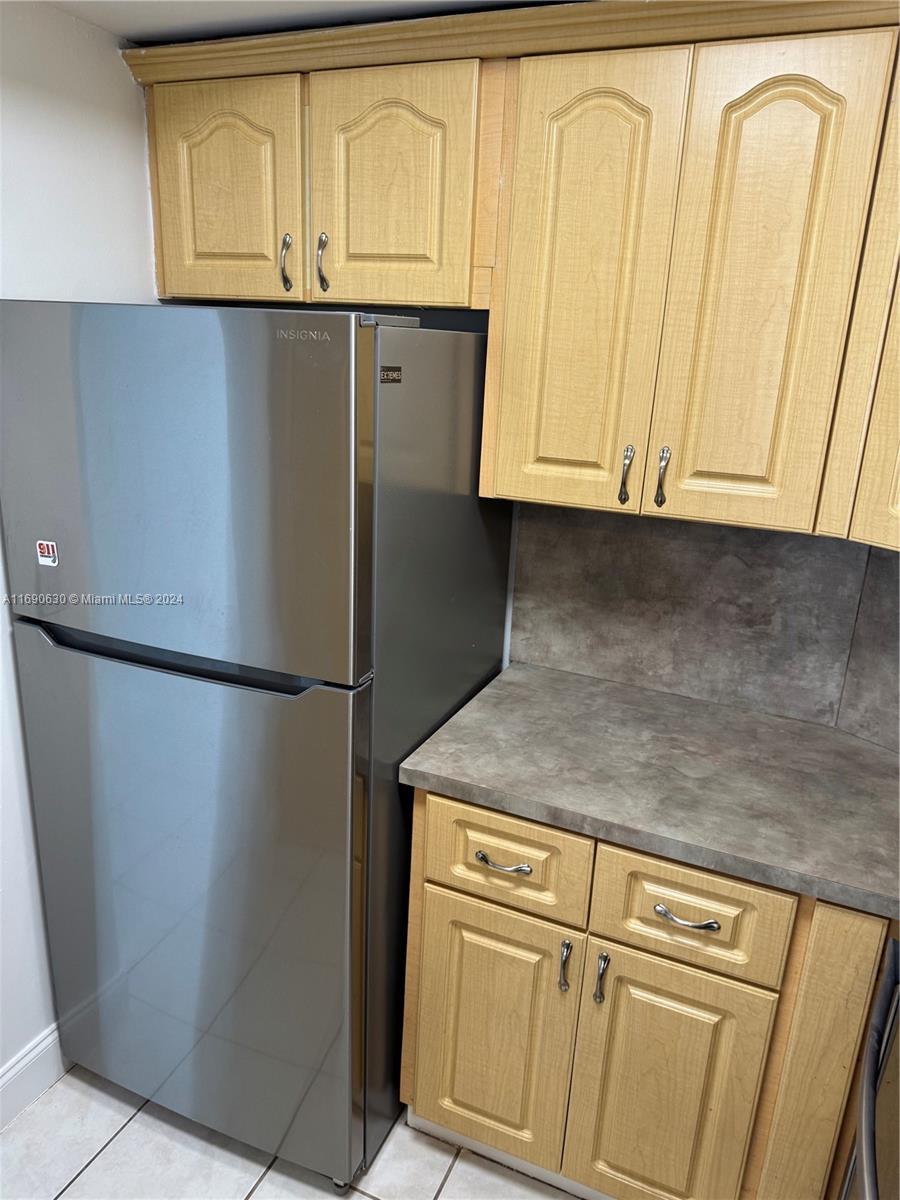 LAS BRISAS@ COUNTRY CLUB - Residential Lease