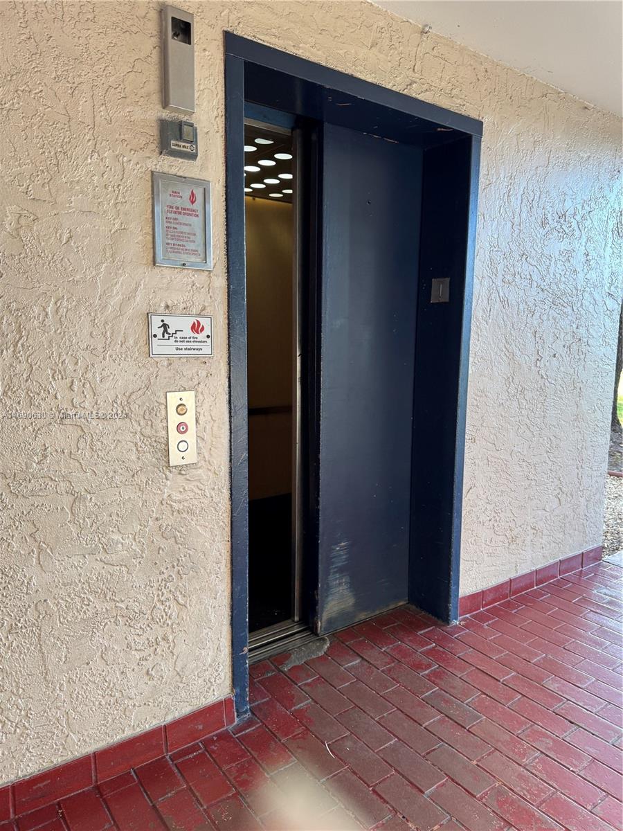 LAS BRISAS@ COUNTRY CLUB - Residential Lease