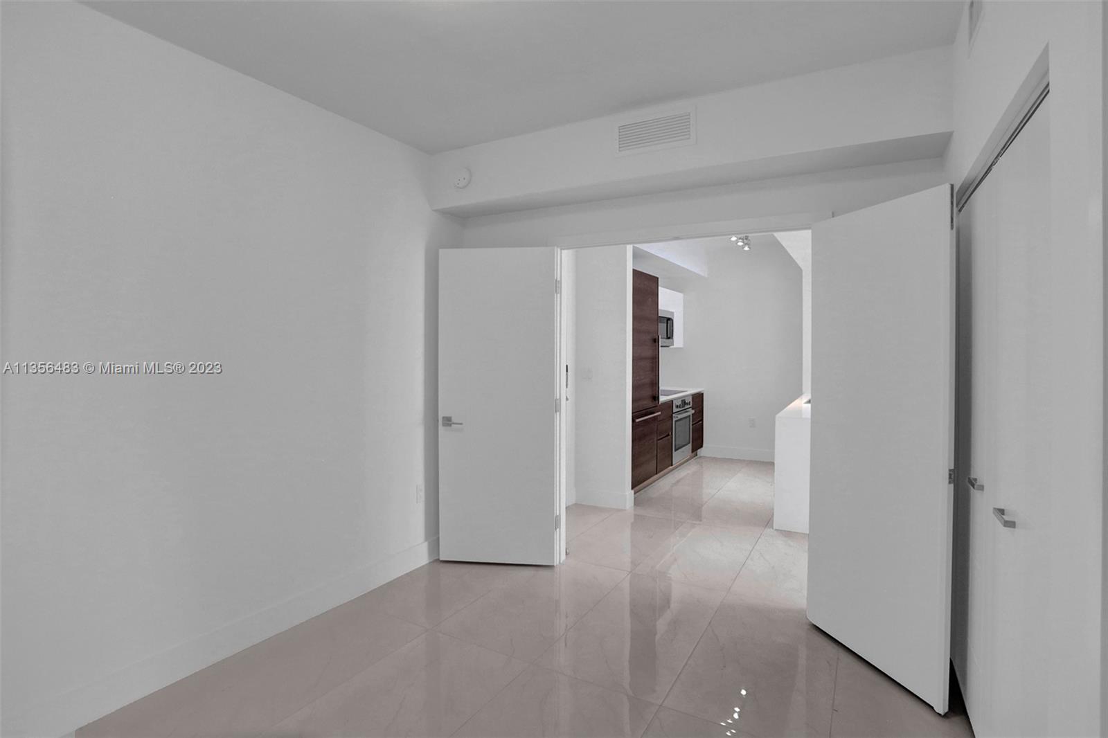 MERRICK MANOR - Residential Lease