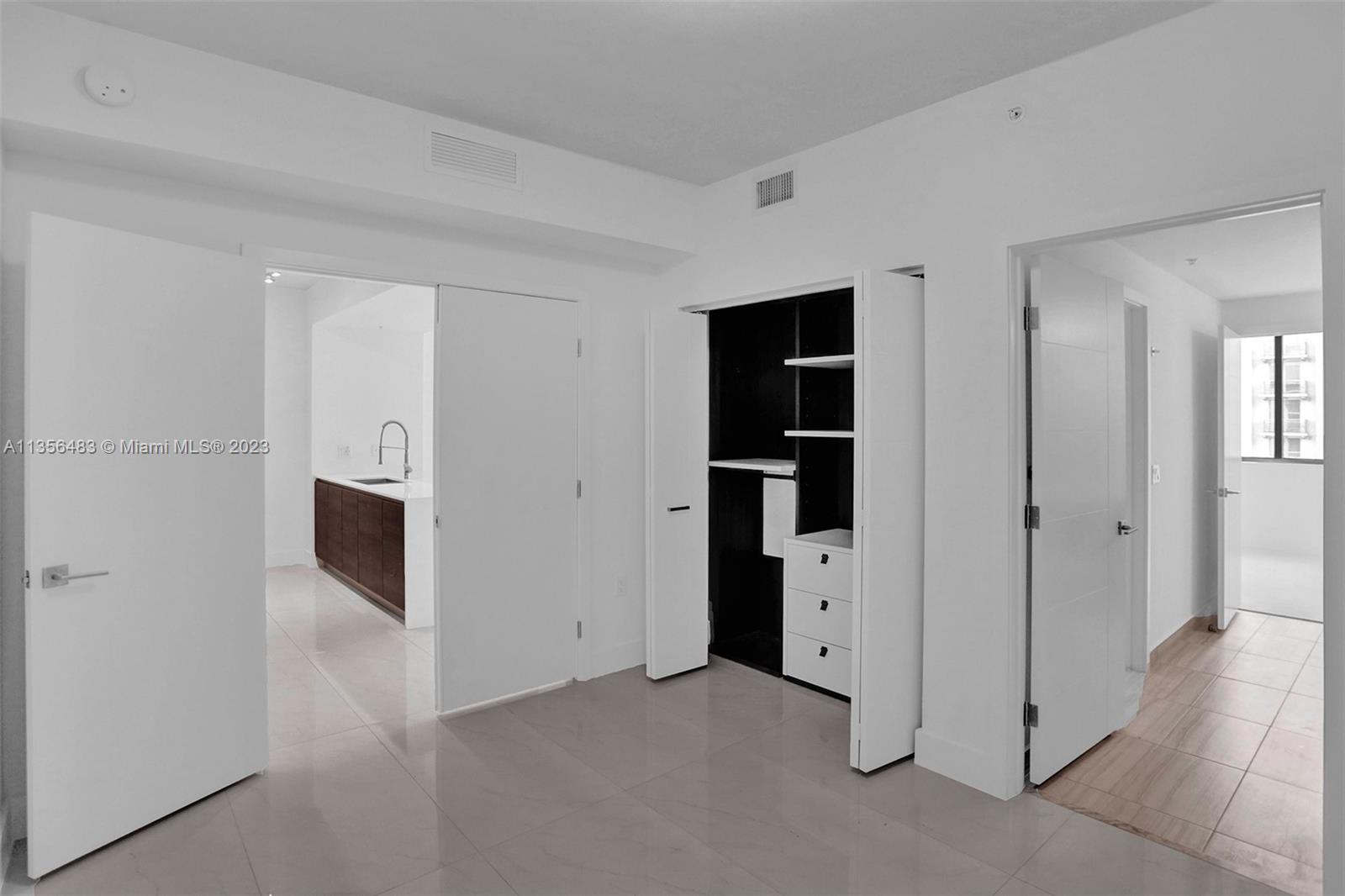 MERRICK MANOR - Residential Lease
