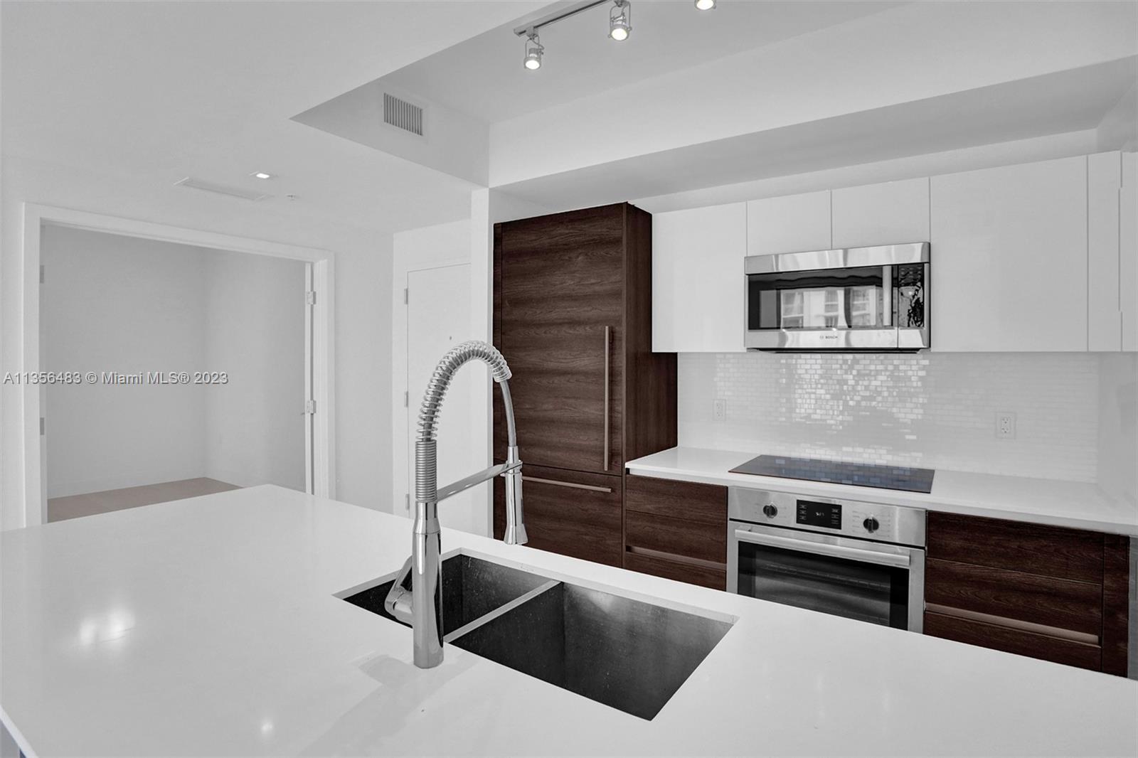 MERRICK MANOR - Residential Lease