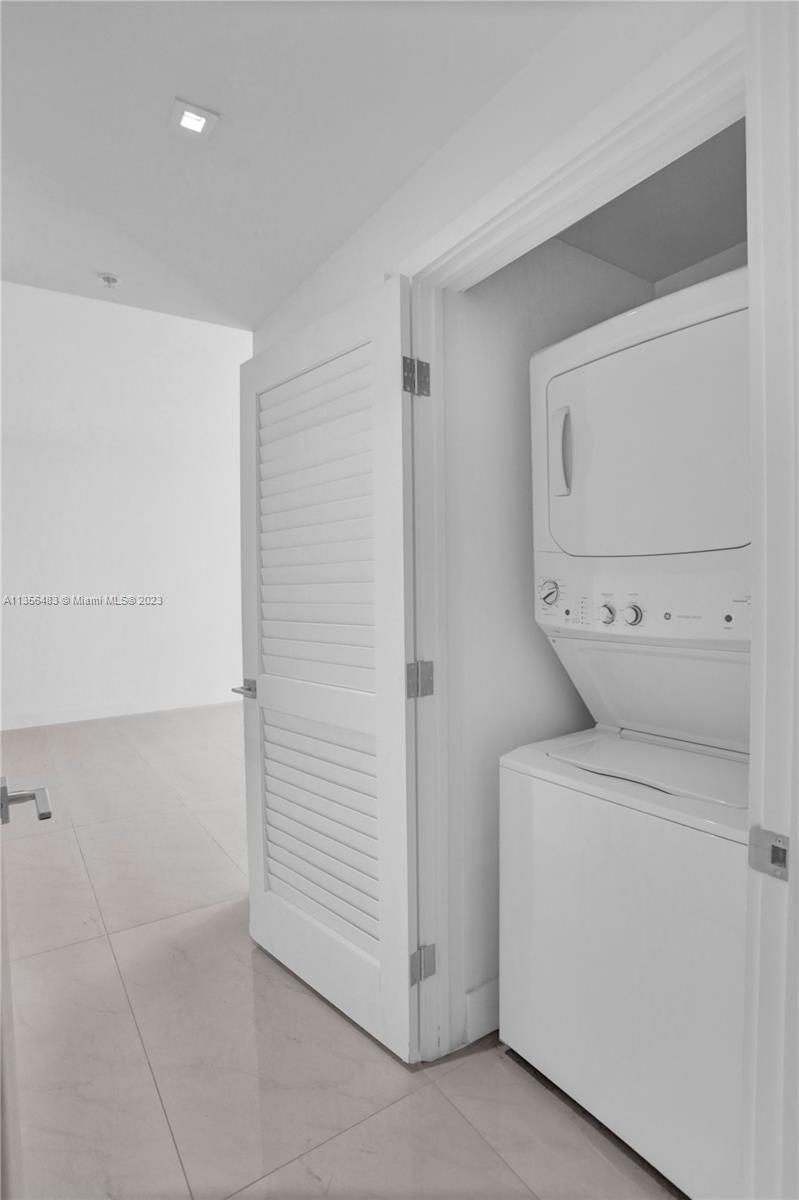 MERRICK MANOR - Residential Lease